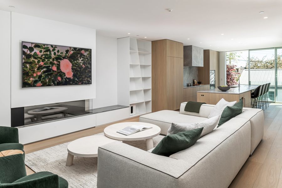 Living room with a white media wall, fireplace and built-in shelving